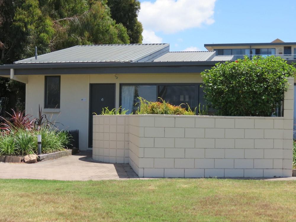 Penguin Mews Aparthotel Merimbula Exterior photo