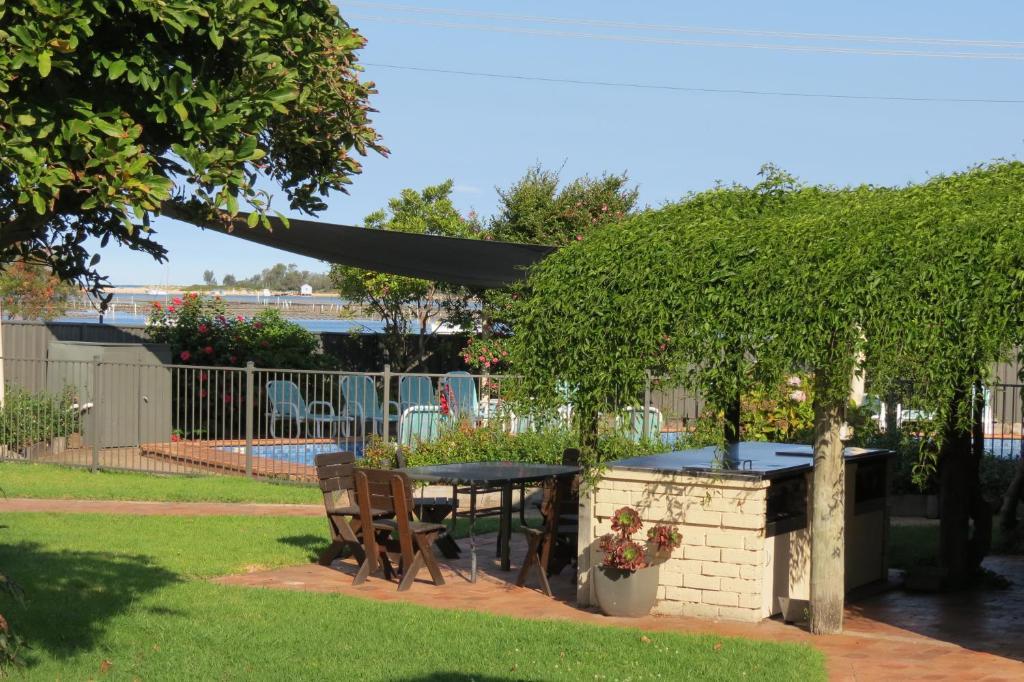 Penguin Mews Aparthotel Merimbula Room photo