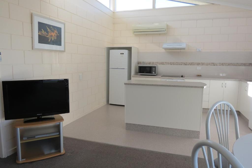 Penguin Mews Aparthotel Merimbula Room photo
